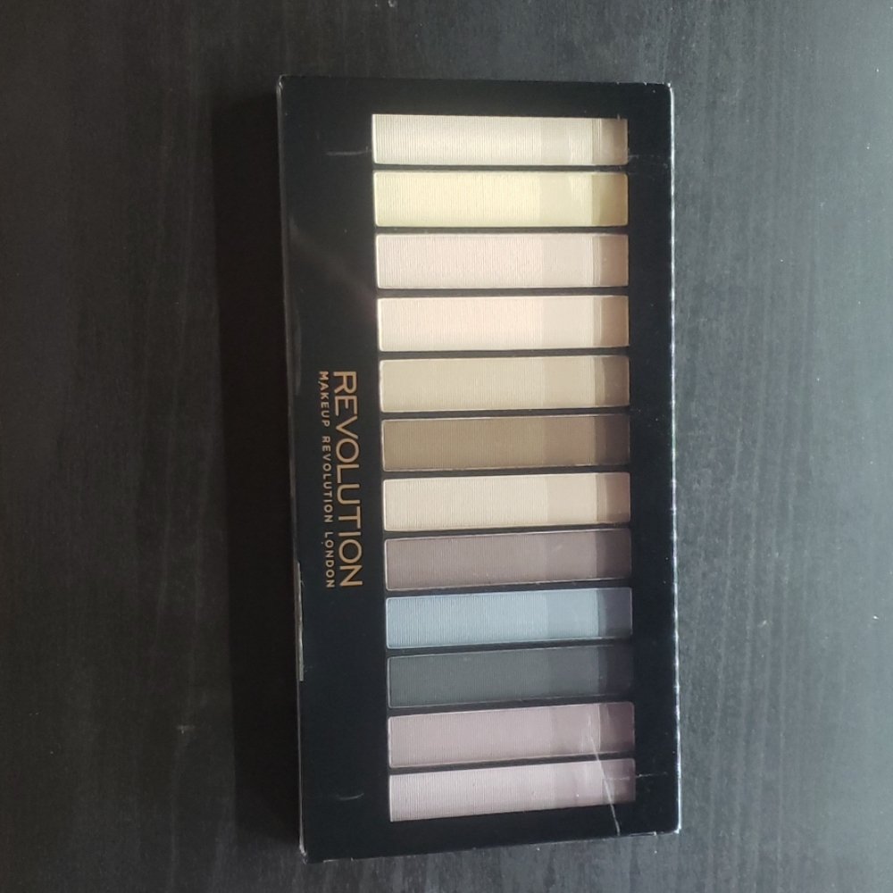 Revolution eyeshadow palette